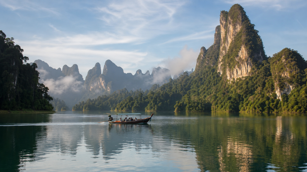 Khao Sok and Cheow Lan Lake for First-Time Visitors: Jungle, Boat Trips, Food, and Where to Stay